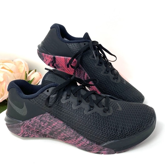 nike metcon 5 black and pink